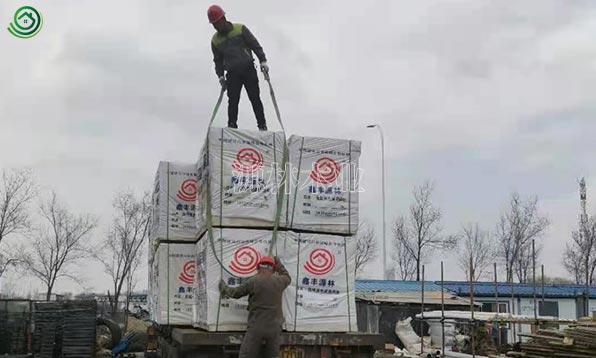 沈陽_石家莊工地建筑模板木方到貨卸車